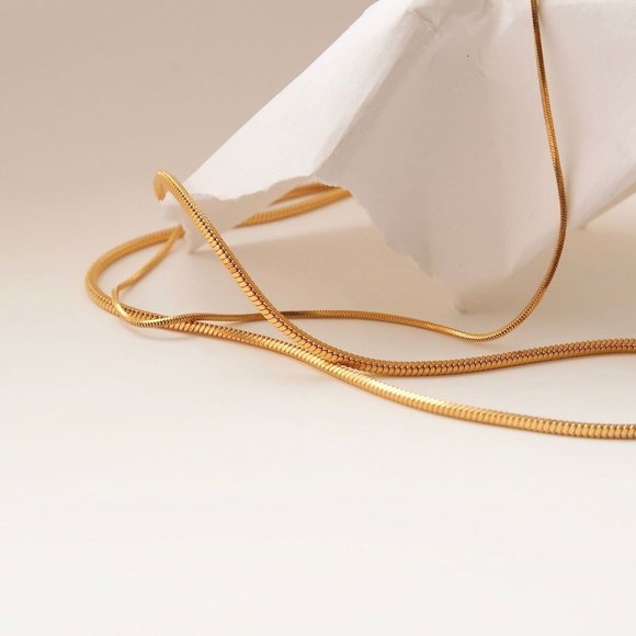 NEW 18K Gold Plated Snake Chain Necklace - Picture 9 of 10